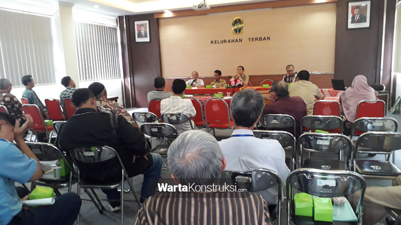 suasana+pertemuan+warga+dengan+pemkot+yang+diwakili+kecamatan+dan+kelurahan