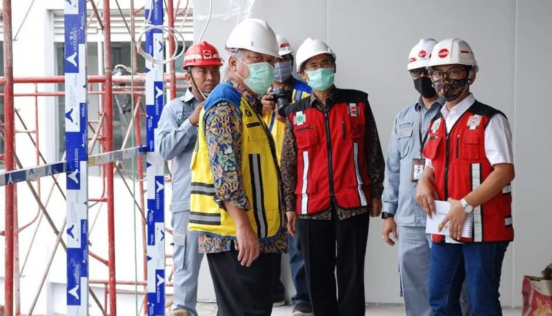 Menteri+Basuki+meninjau+proyek+penyelesaian+RSA+UGM