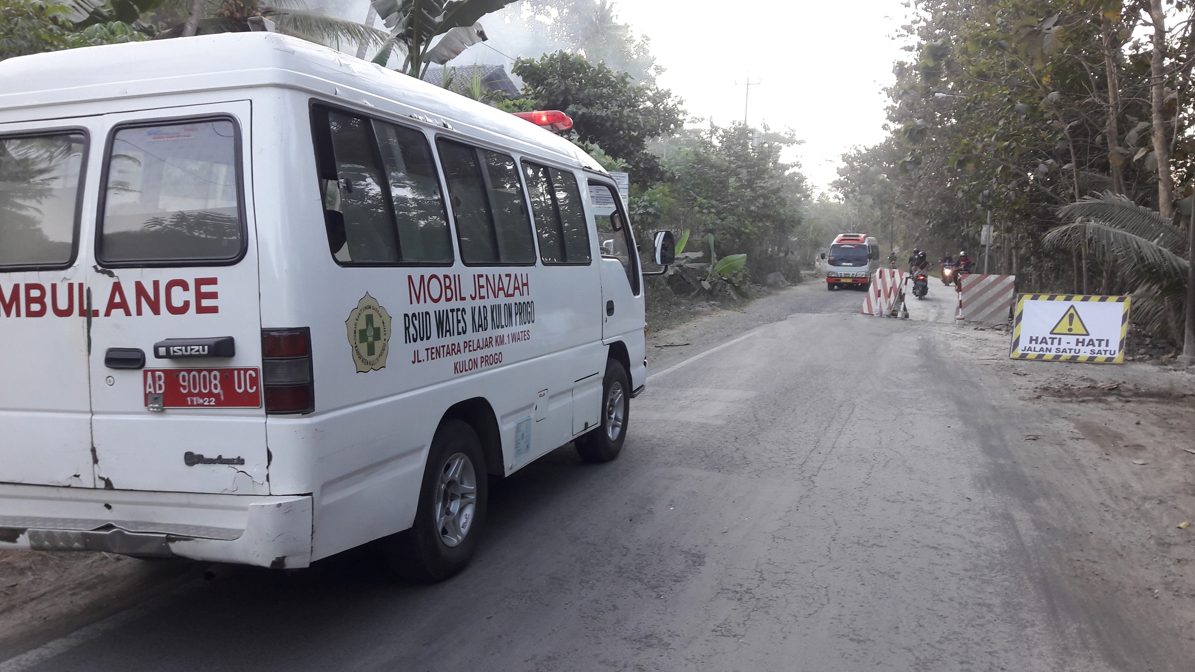 Tidak+Ada+Pengatur+Lalin+di+Proyek+Jalan+Bulu+-+Clereng