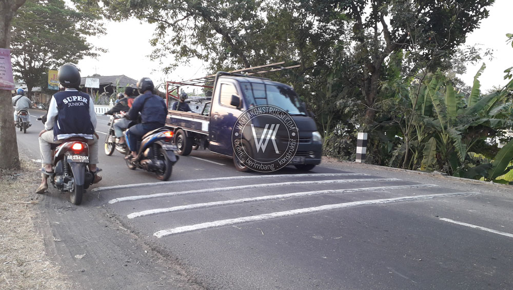 Dishub+belum+lama+ini+memasang+pita+kejut+di+dekat+Youth+Center+Sleman