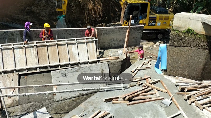 Perbaikan+saluran+Kalibawang