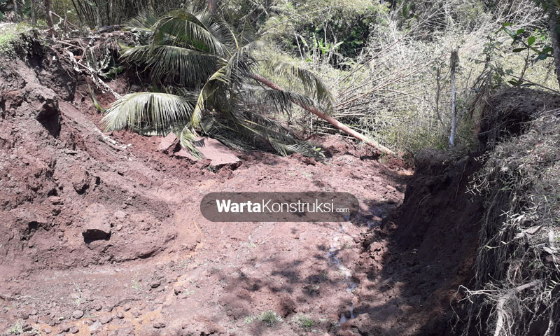 Longsor+di+Banyurejo