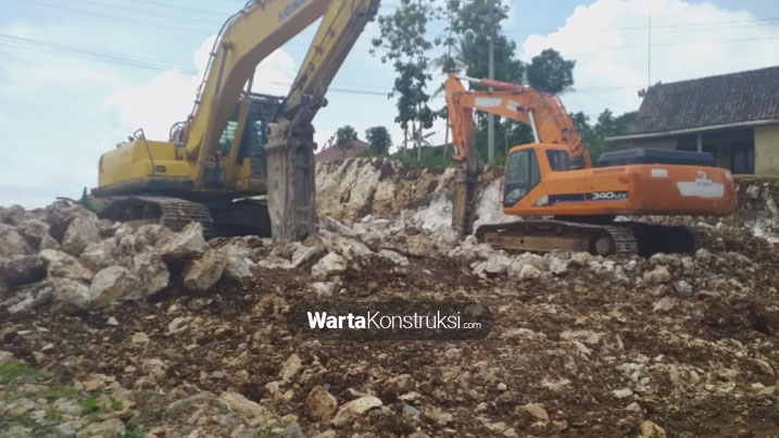 Galian+Legundi+Planjan+diperjual+belikan+dengan+harga+Rp+300+-+350+ribu+per+dump+truck